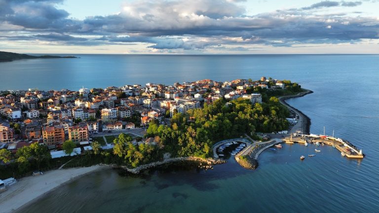 Приморско – морският бряг, който се помни със сърцето